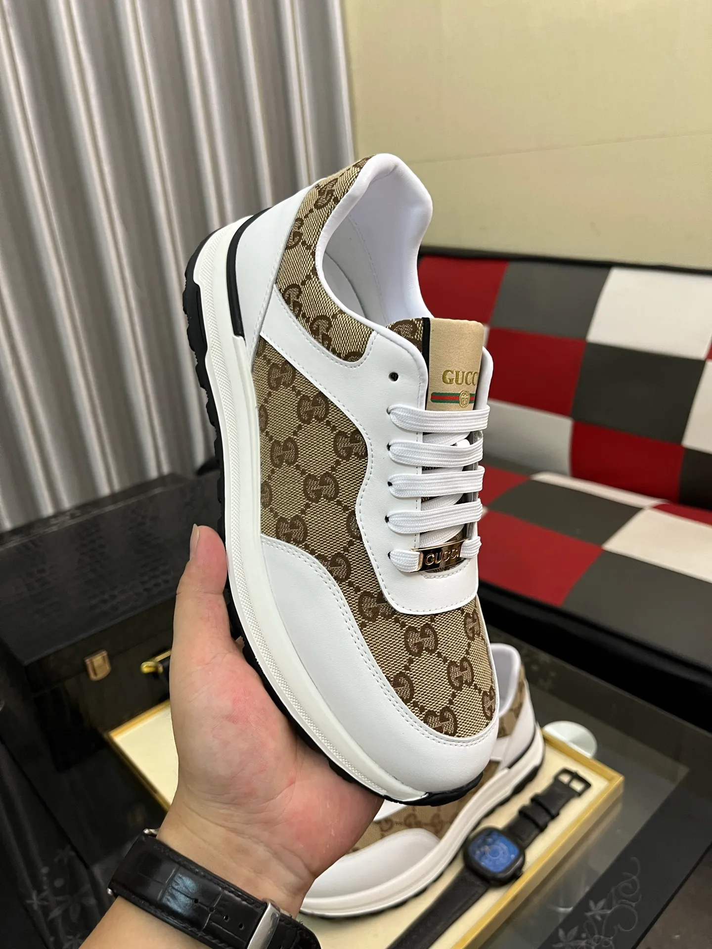 Men's shoes💰420⌚️⌚️[GUCCI] Gucci men's casual shoes are absolutely popular🔥The ultimate matching item for trendy men! The charm of super texture is irresistible, the main recommendation, the flower leather color is bright! The upper is made of high-quality cowhide + breathable fabric, sheepskin feet, wear-resistant rubber sole, noble and elegant! Extremely comfortable🎁🎁You can be as handsome as you want💪 38-442️⃣colors available